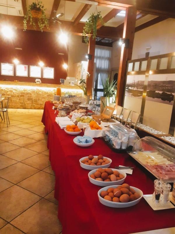 Hotel Ristorante Moderno SantʼAntìoco Exterior foto